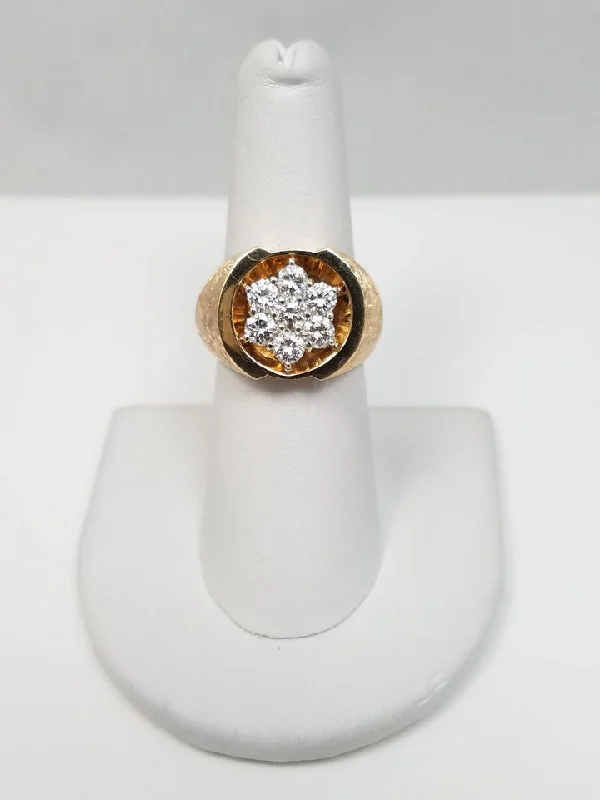 Ladies rings for island days -Chic 14k Yellow Gold Natural Diamond Cluster Ring