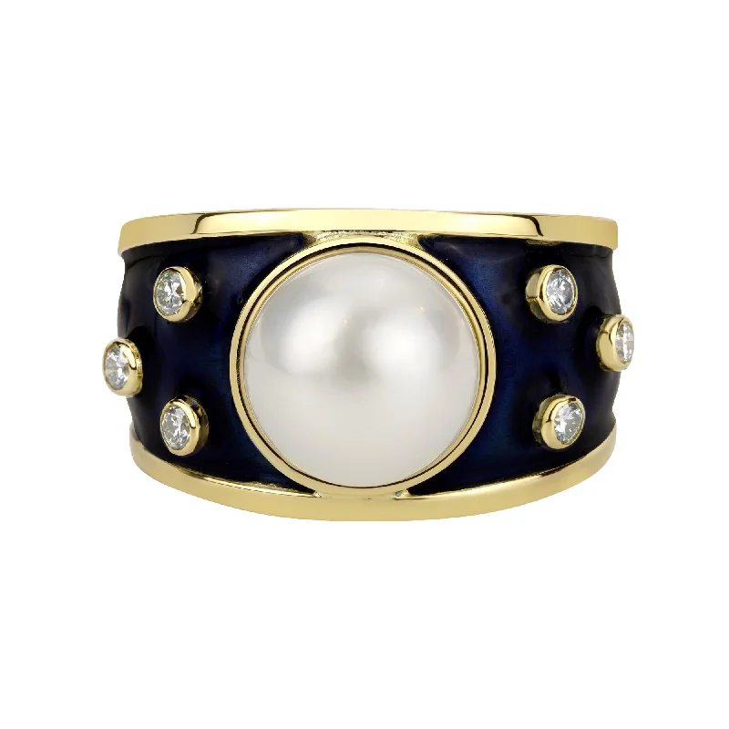 Ladies rings with lime emeralds -Ring- South Sea Pearl And Diamond (enamel) (1962F)