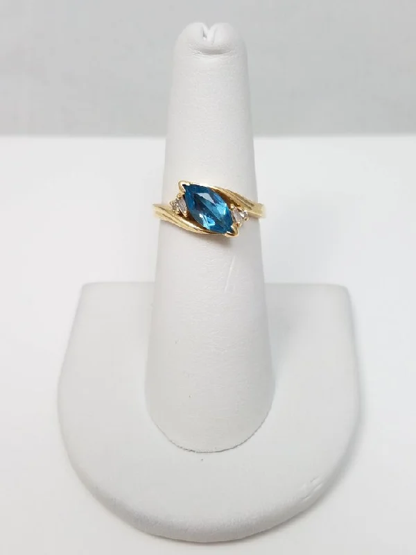 Ladies rings sleek modernity -Chic 14k Yellow Gold Natural Blue Topaz Diamond Custom Ring