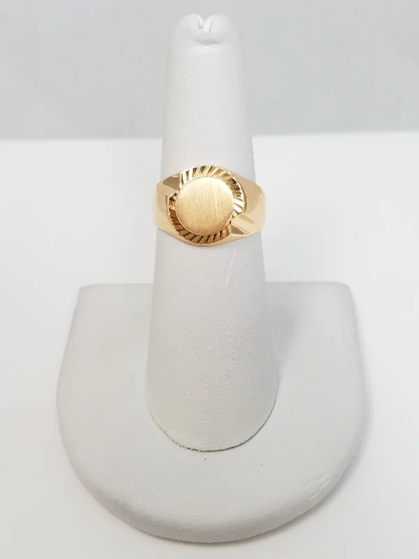 Ladies rings for seeker vibes -Chic New Solid 18k Yellow Gold Signet Ring