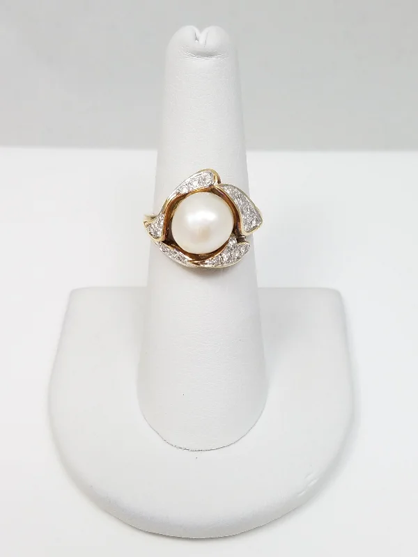 Ladies rings for lens crafters -Sophisticated Vintage 14k Yellow Gold Cultured Pearl Natural Diamond Ring