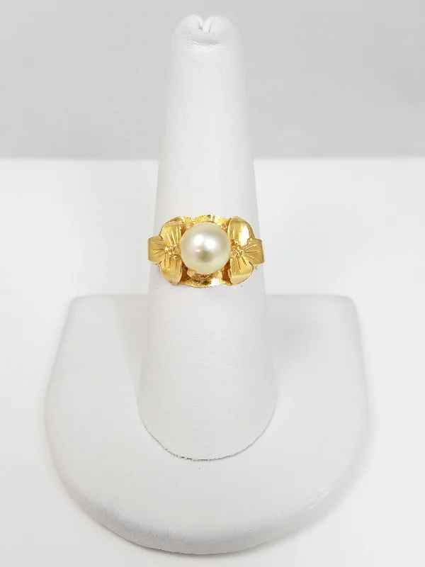 Ladies rings with glow designs -Cultured Pearl 18k Yellow Gold Flower Ring