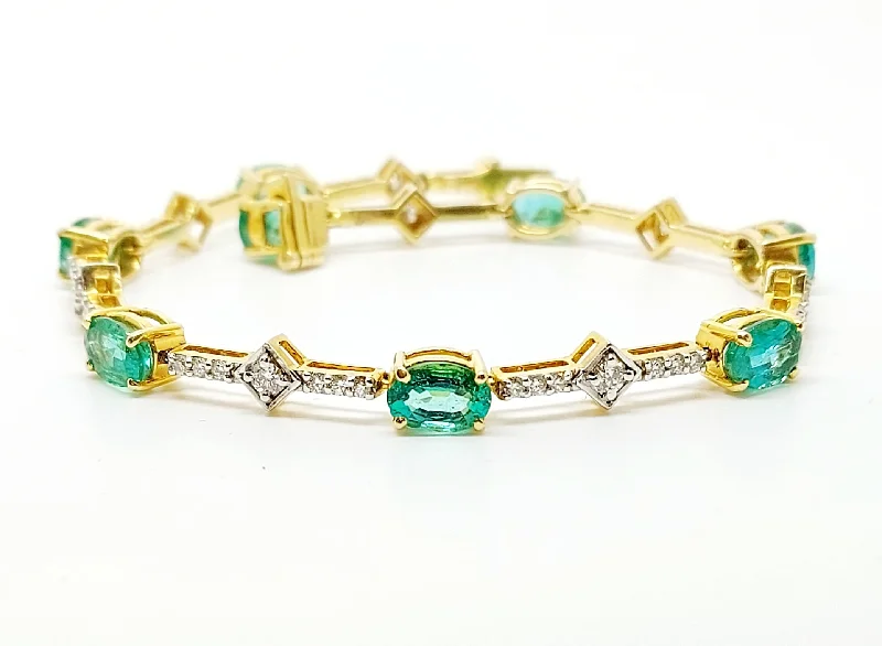 ladies-everyday-diamond-bracelets-Emerald And Round Diamond Bracelet In 14k Yellow Gold AD NO: 1744