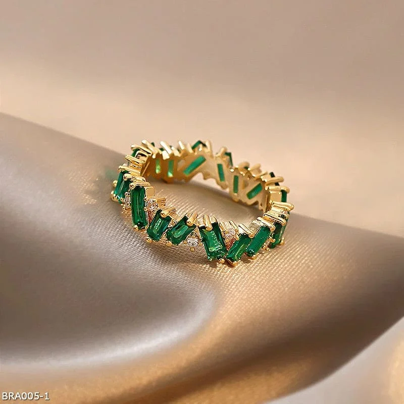 Ladies rings with talon motifs -Emerald Vintage Gemstone Ring