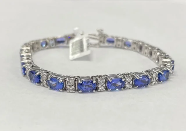 ladies-everyday-pearl-bracelets-18KT White Gold Daimond & Tanzanite Bracelet