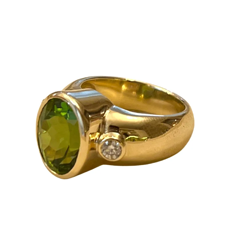 Ladies rings for vision vibes -Ring - Peridot & Diamond (1697O)